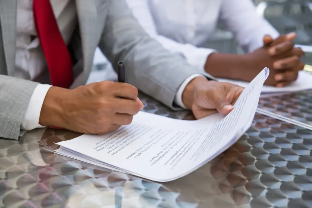 Contract Drafting Dubai process ensuring compliance and accuracy